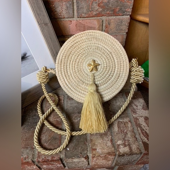 Minimalist Round Handwoven Shoulder Bag with Gold Tassels - Elegant Summer Bag - Picture 2 of 5